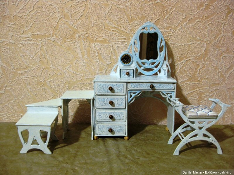 Туалетный столик и стул. Процесс с фотографиями