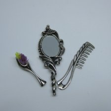 Комплект для красавиц - зеркало, расчёска, щётка