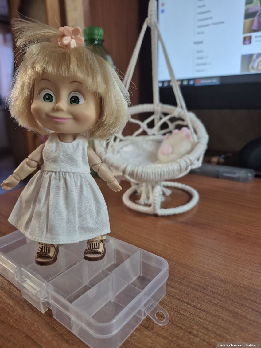 Маша осваивается — Куклы Маша и Медведь (Simba): Маша в кармашке (фото 4)