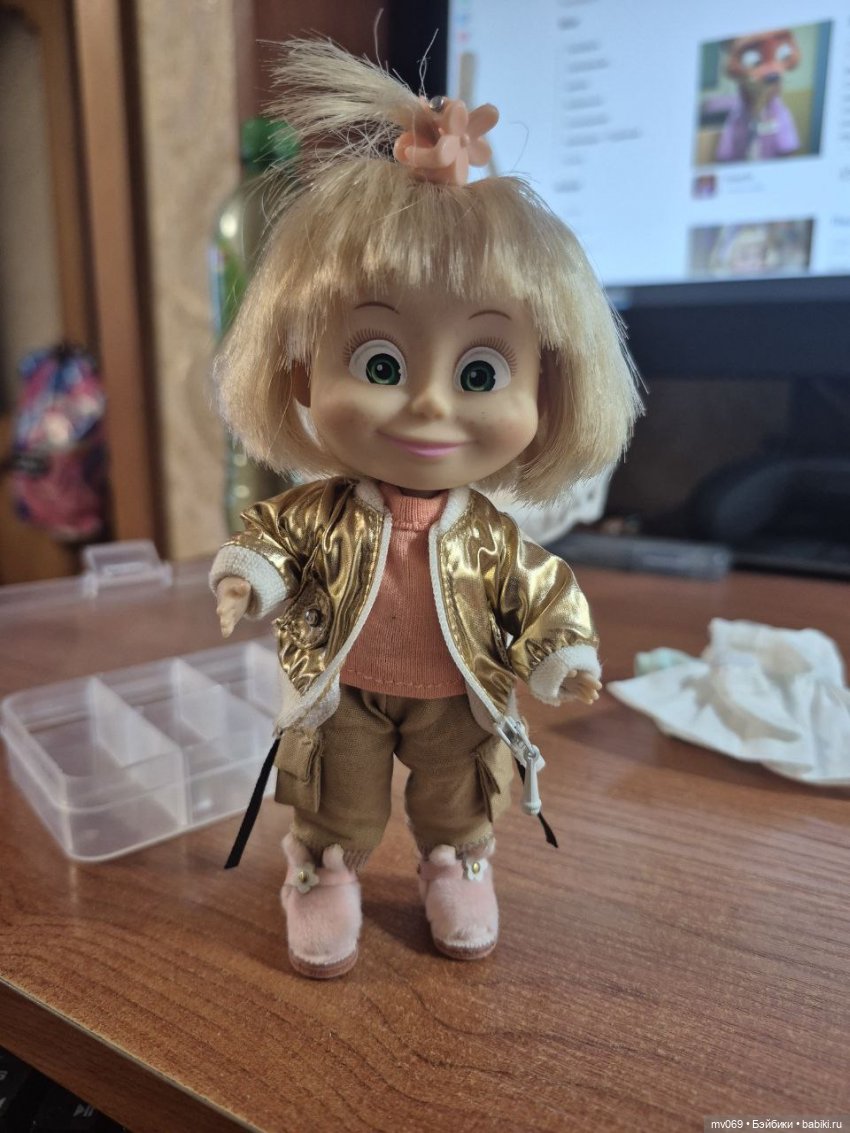 Маша осваивается — Куклы Маша и Медведь (Simba): Маша в кармашке (фото 6)