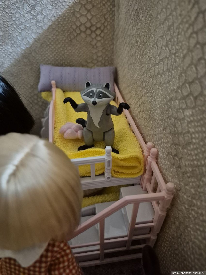 Подарки девочкам (?) к 23 февраля