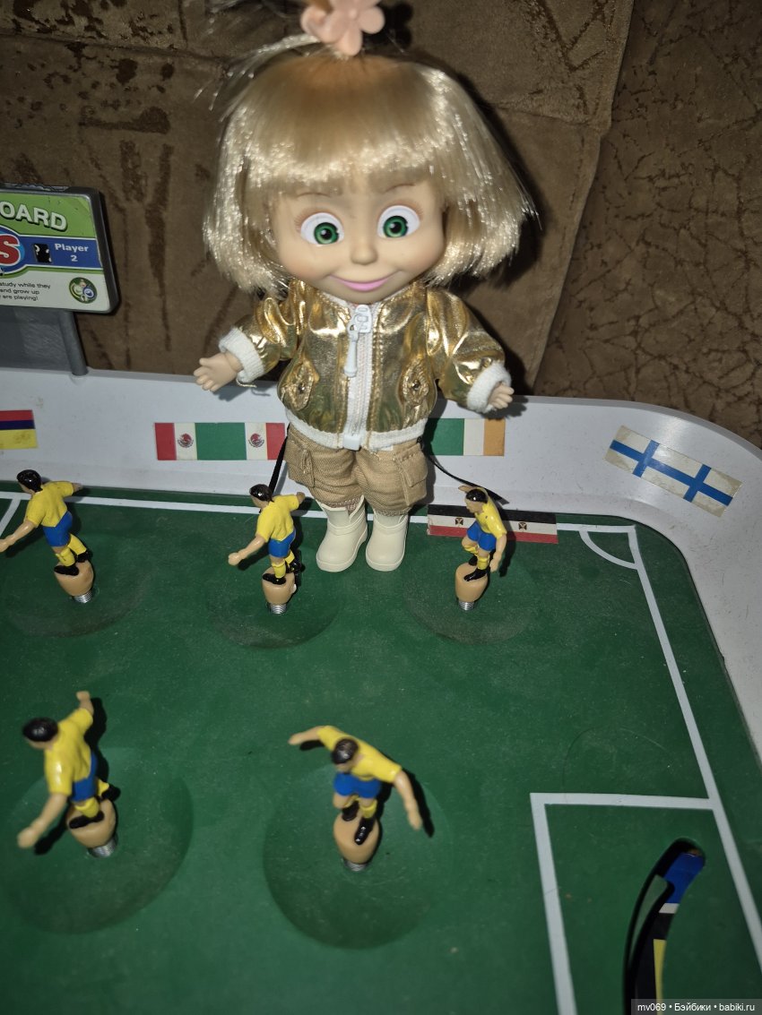 Машина прогулка — Куклы Маша и Медведь (Simba): Маша в кармашке (фото 7)