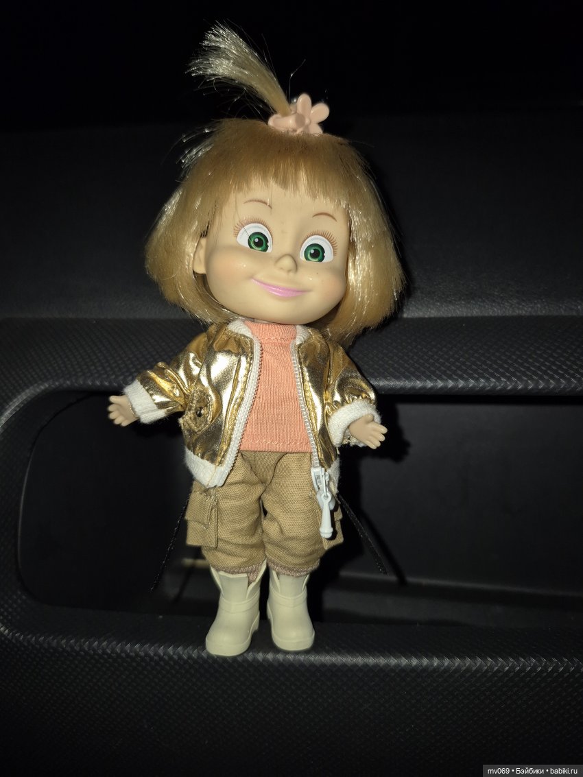 Машина прогулка — Куклы Маша и Медведь (Simba): Маша в кармашке (фото 2)