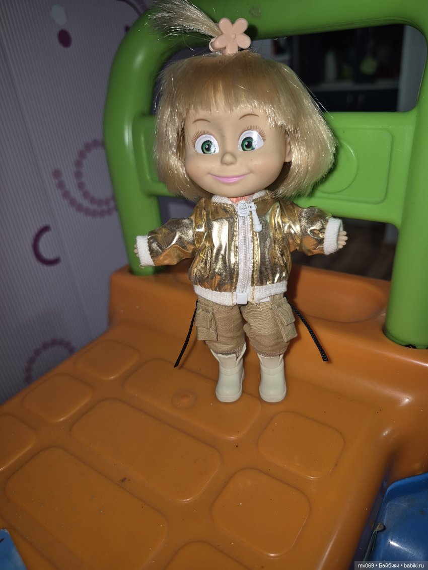 Машина прогулка — Куклы Маша и Медведь (Simba): Маша в кармашке (фото 8)