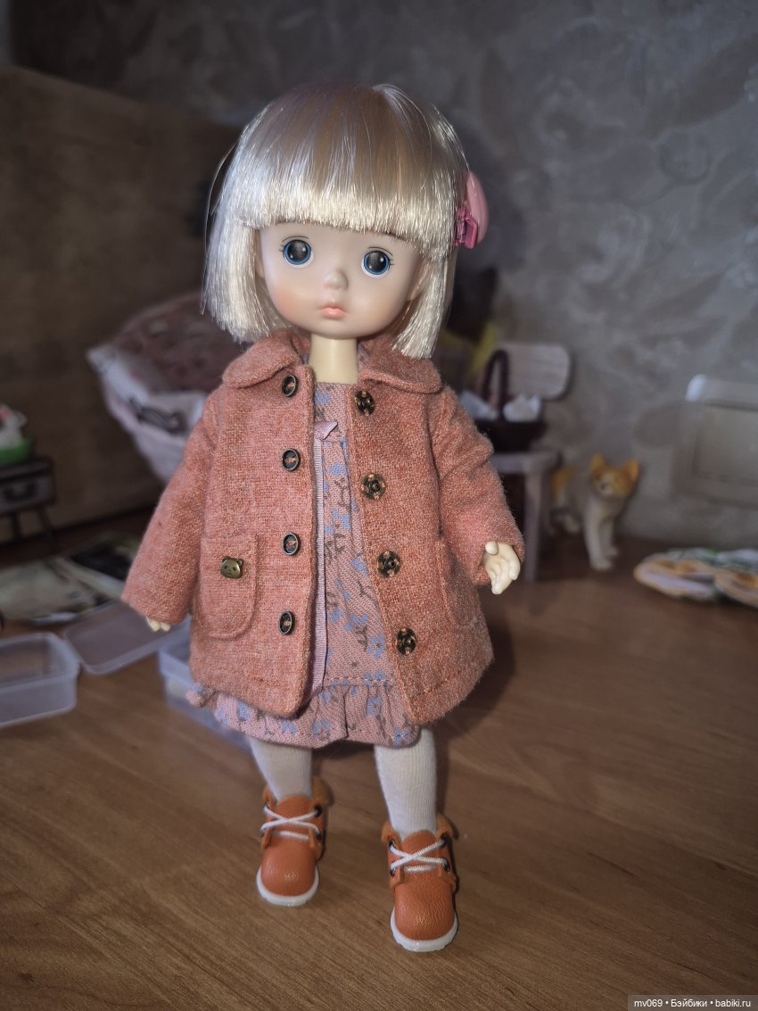 Прогулка Диночки в лесу — Азиатские виниловые куклы (разное): Китай