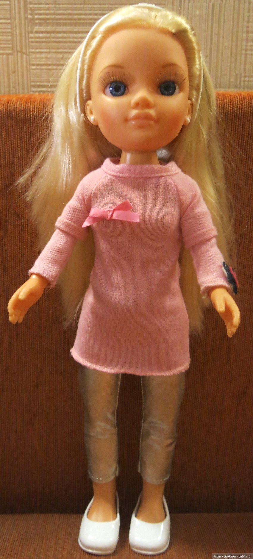 Нэнси Фамоса с сестренкой идет за покупками (фото 2)