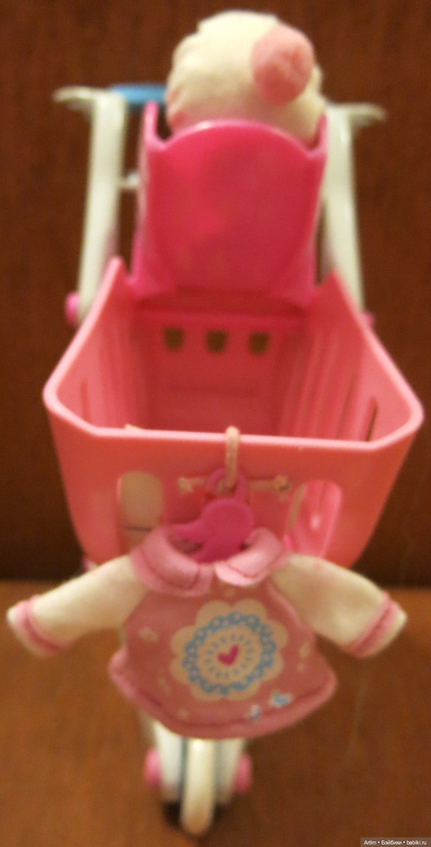 Нэнси Фамоса с сестренкой идет за покупками (фото 4)