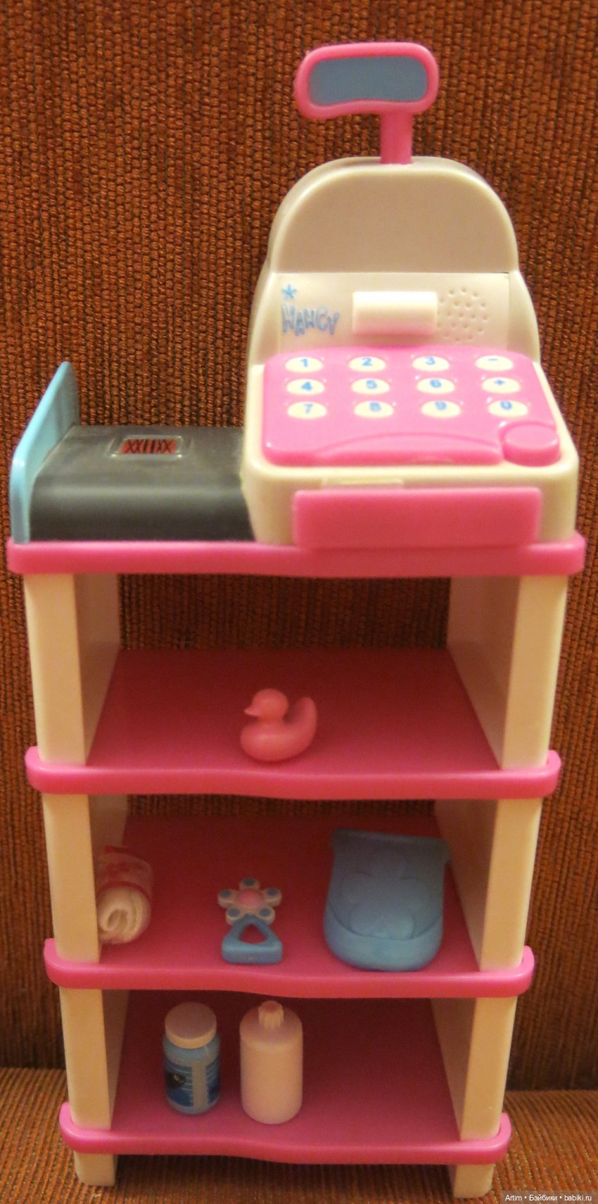 Нэнси Фамоса с сестренкой идет за покупками (фото 8)