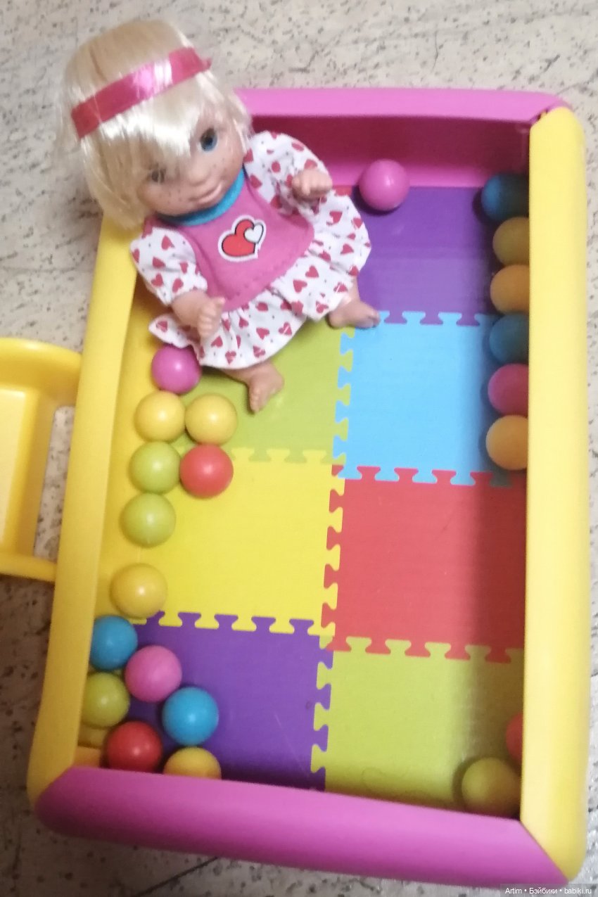 Нэнси Фамоса, Игровая площадка