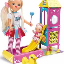 Нэнси Фамоса, Игровая площадка