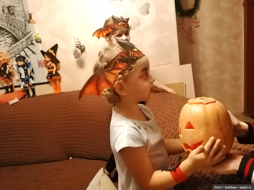 Нэнси Фамоса, Хэллоуин, День всех святых