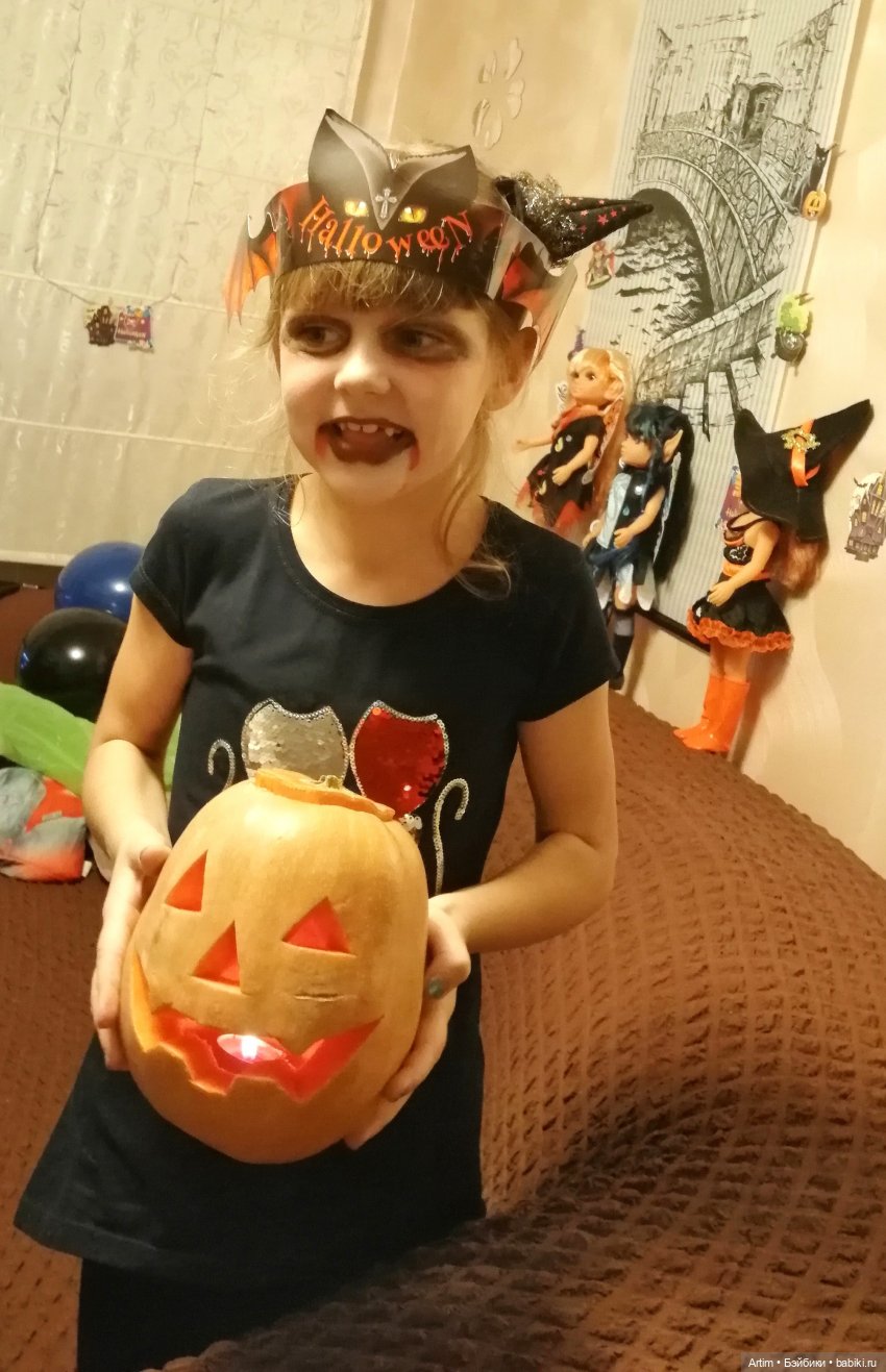 Нэнси Фамоса, Хэллоуин, День всех святых