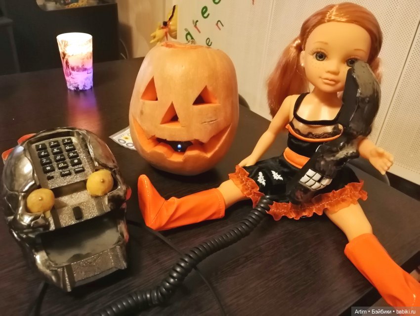 Нэнси Фамоса, Хэллоуин, День всех святых