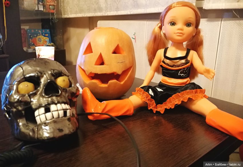 Нэнси Фамоса, Хэллоуин, День всех святых