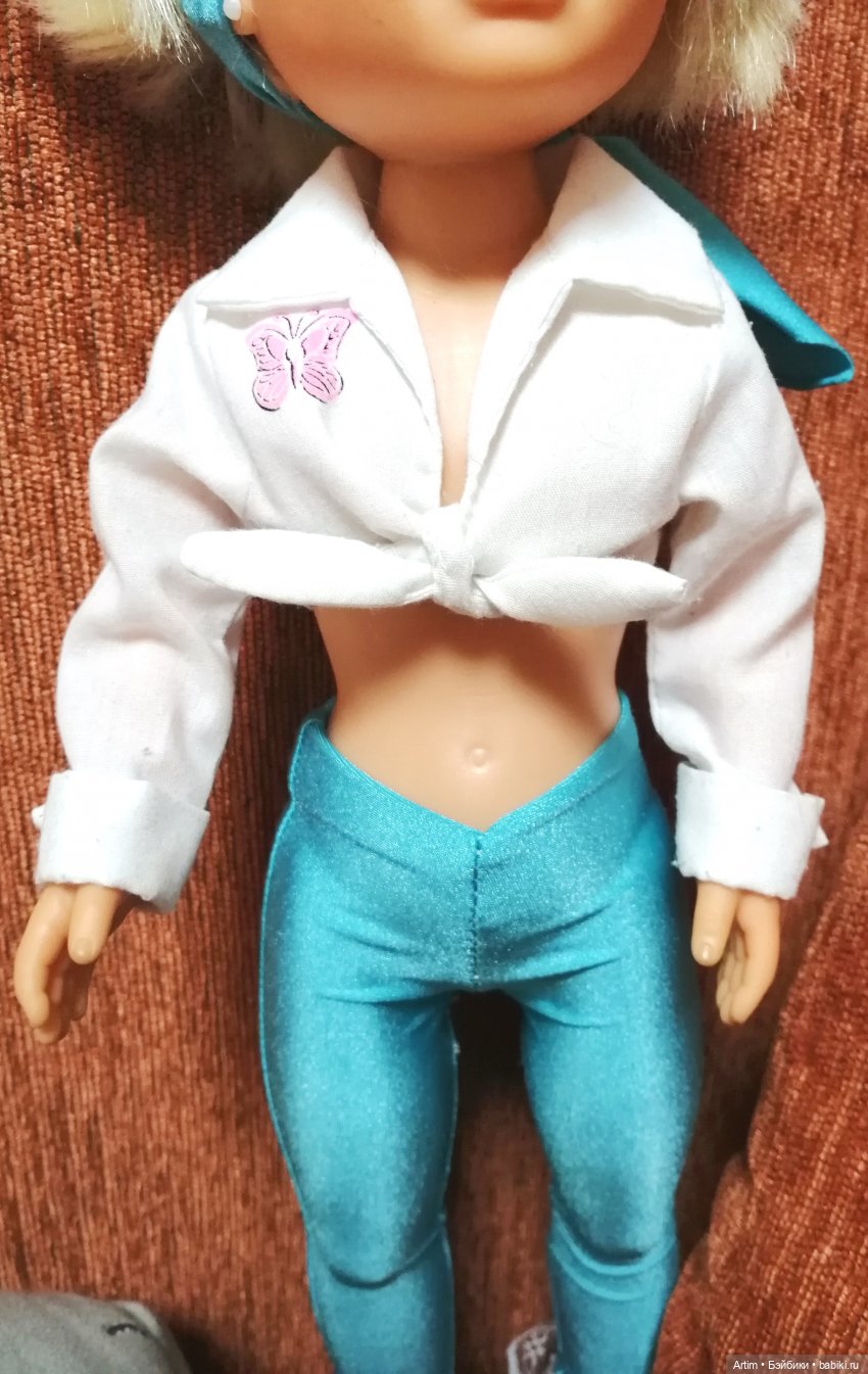 Нэнси Фамоса, вечеринка в стиле 90-х (фото 6)