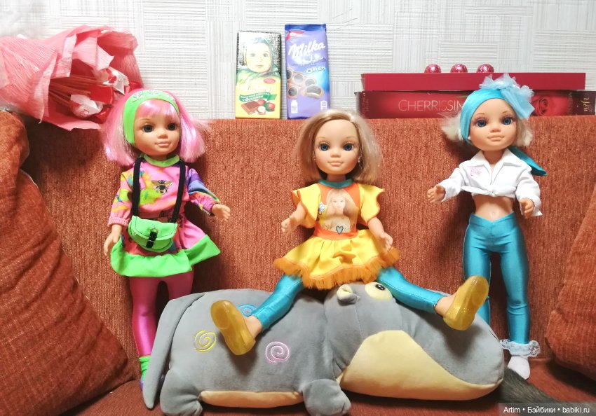 Нэнси Фамоса, вечеринка в стиле 90-х