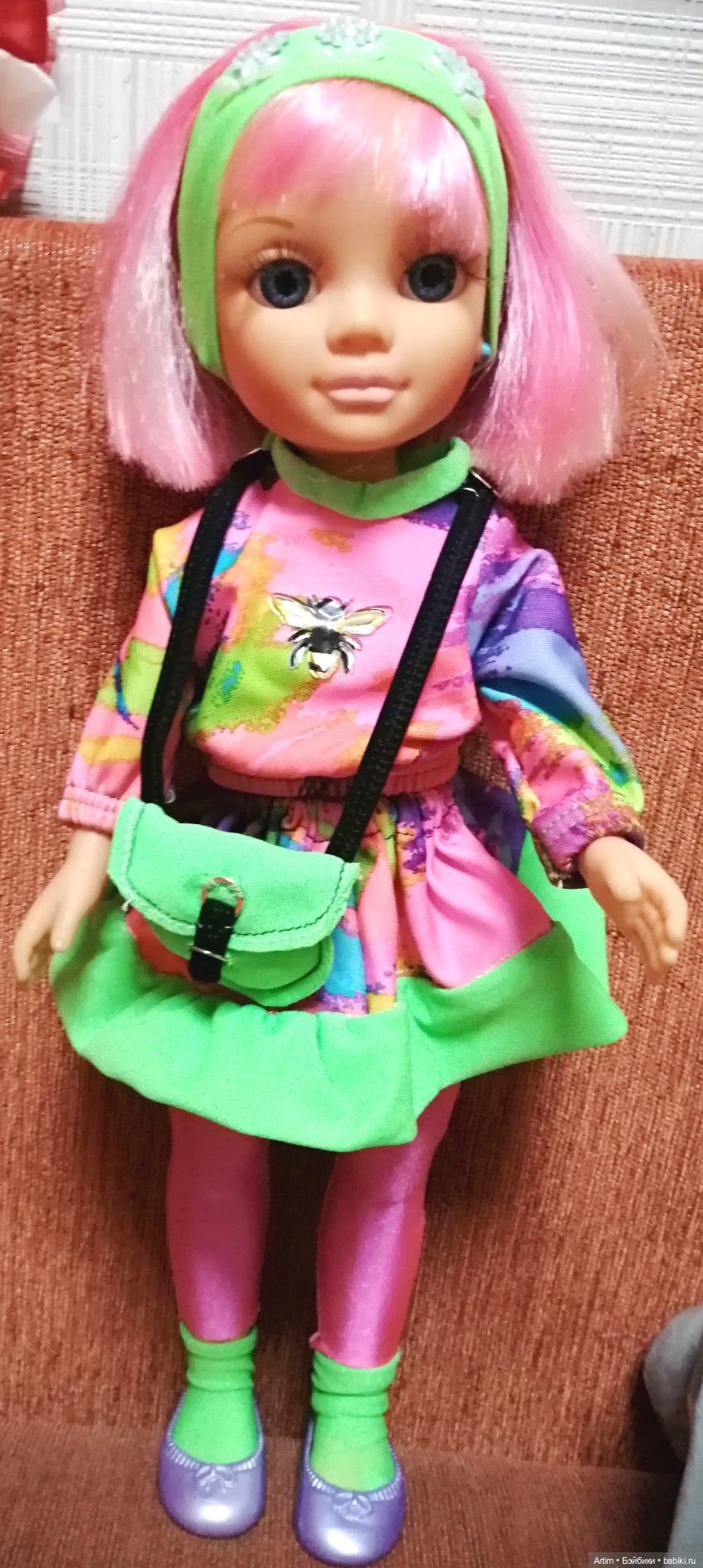 Нэнси Фамоса, вечеринка в стиле 90-х