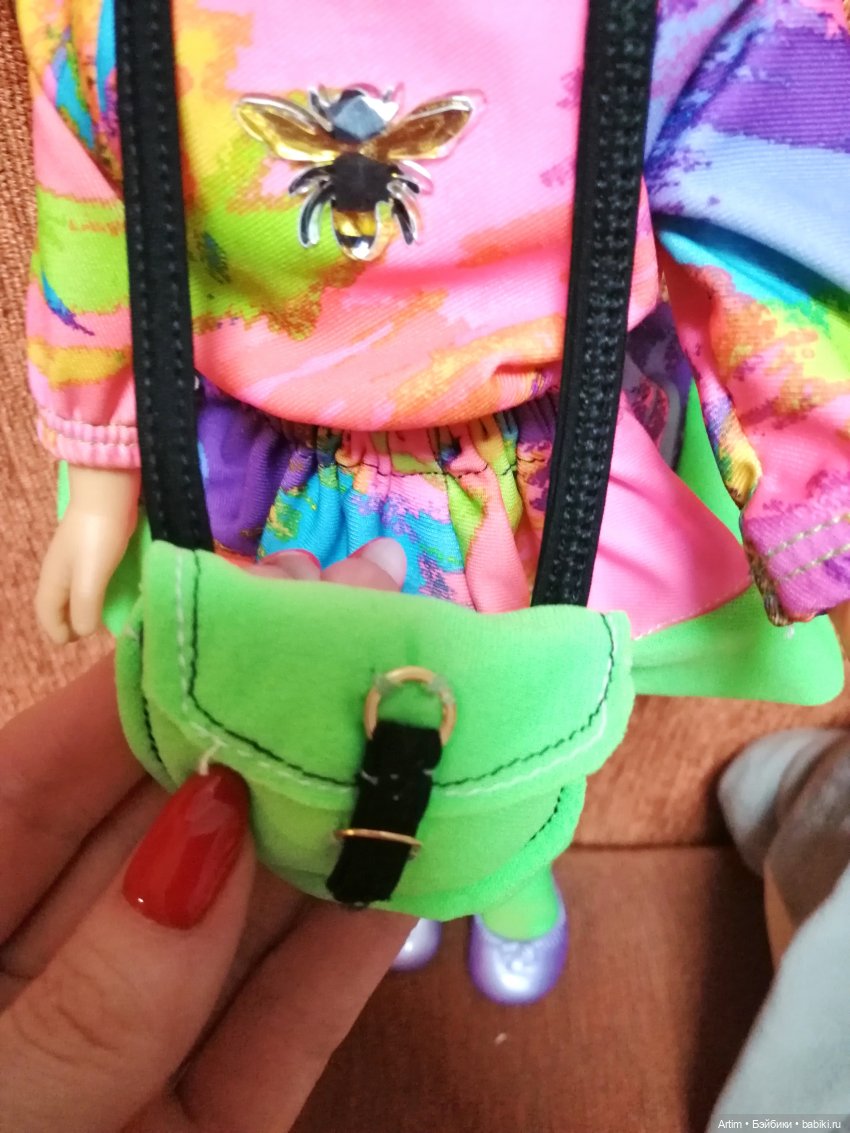 Нэнси Фамоса, вечеринка в стиле 90-х