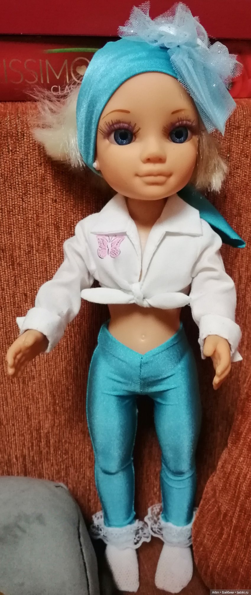 Нэнси Фамоса, вечеринка в стиле 90-х (фото 2)