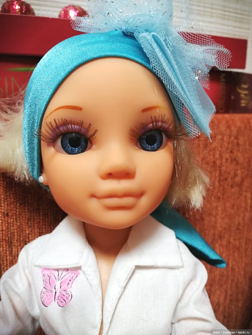 Нэнси Фамоса, вечеринка в стиле 90-х (фото 3)