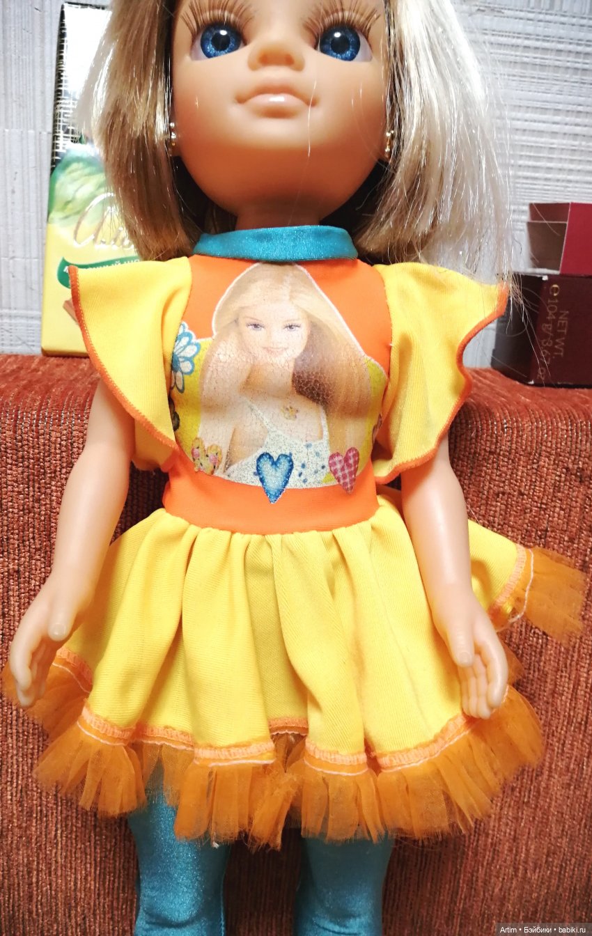 Нэнси Фамоса, вечеринка в стиле 90-х (фото 10)