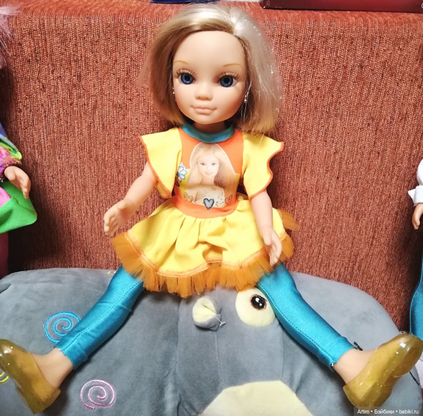 Нэнси Фамоса, вечеринка в стиле 90-х (фото 7)