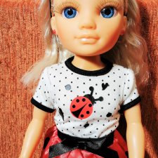 Нэнси Фамоса, в романтическом наряде, Божья коровка