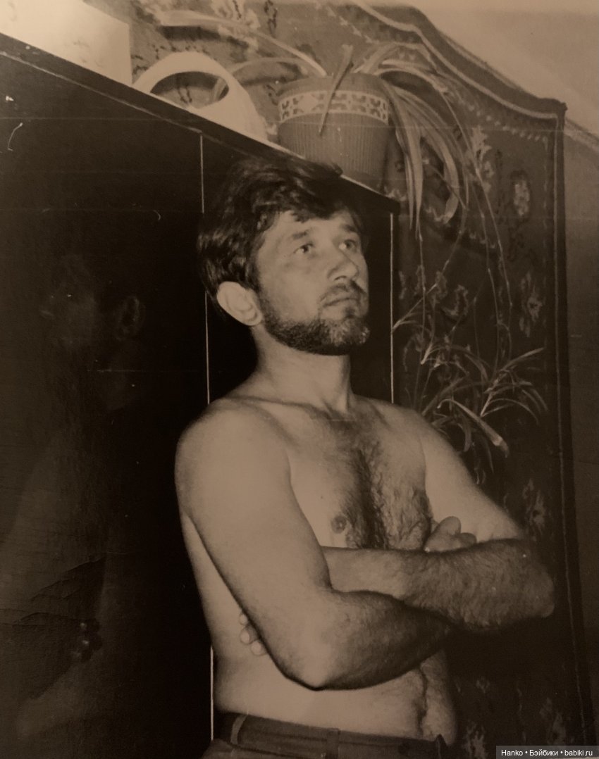 Мужчина и куклы. Одна фотография (фото 6)