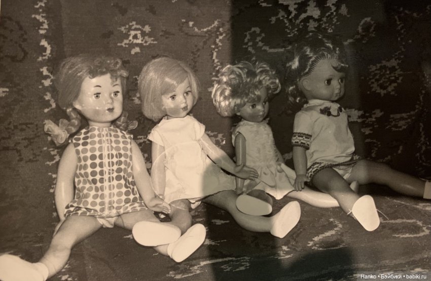 Мужчина и куклы. Одна фотография (фото 3)