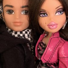 Парочка Братц.