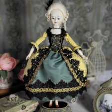 Кукла из дерева  в стиле антикварных кукол