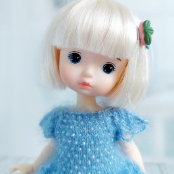 Сури примеряет новое платье