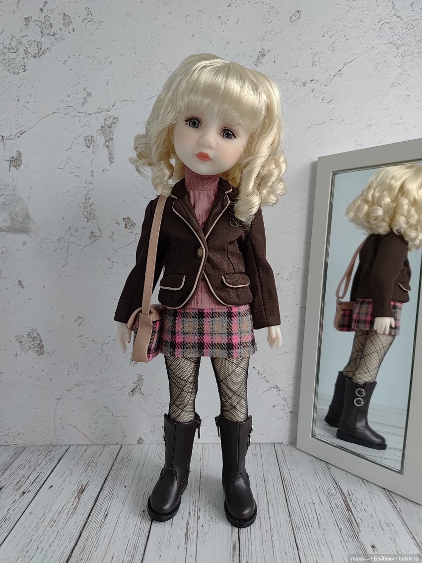 Молли и большая примерка — Куклы Ruby Red (Руби Ред) Fashion Friends: Siblies (фото 2)