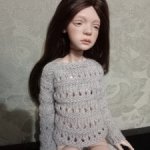 Вязаный свитер на Лору