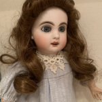 Парички для маленькой куклы