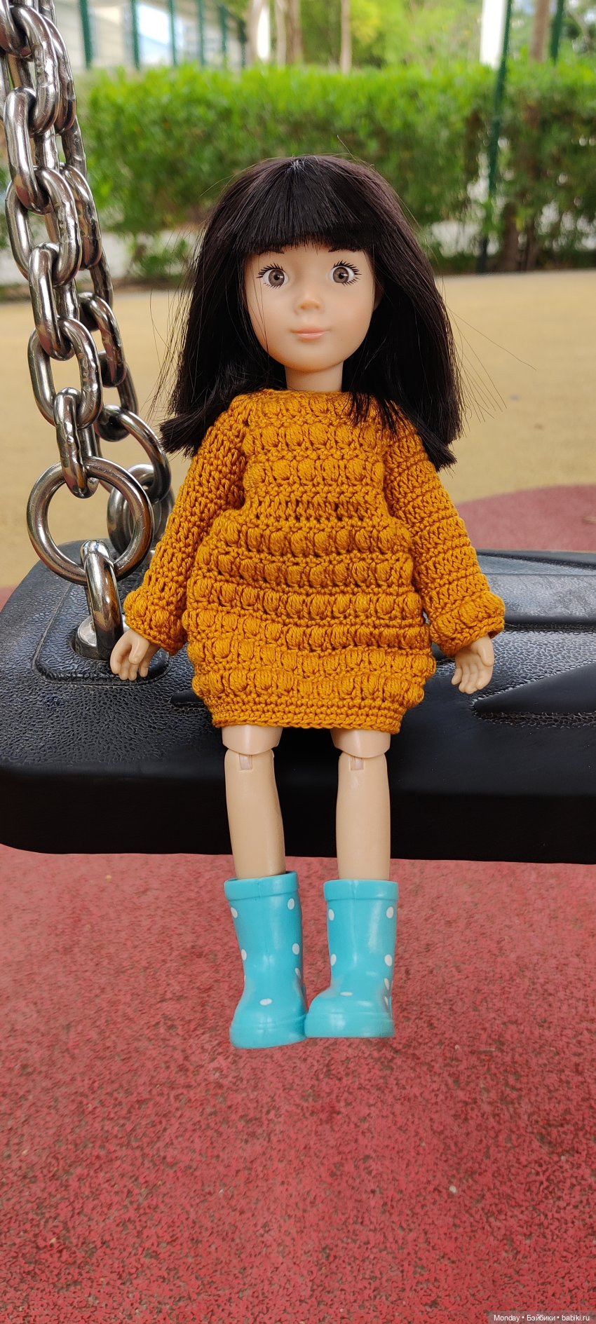 Покачалась на качели