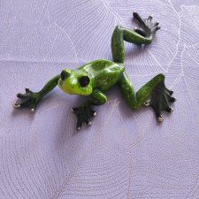 Фигурка лягушка