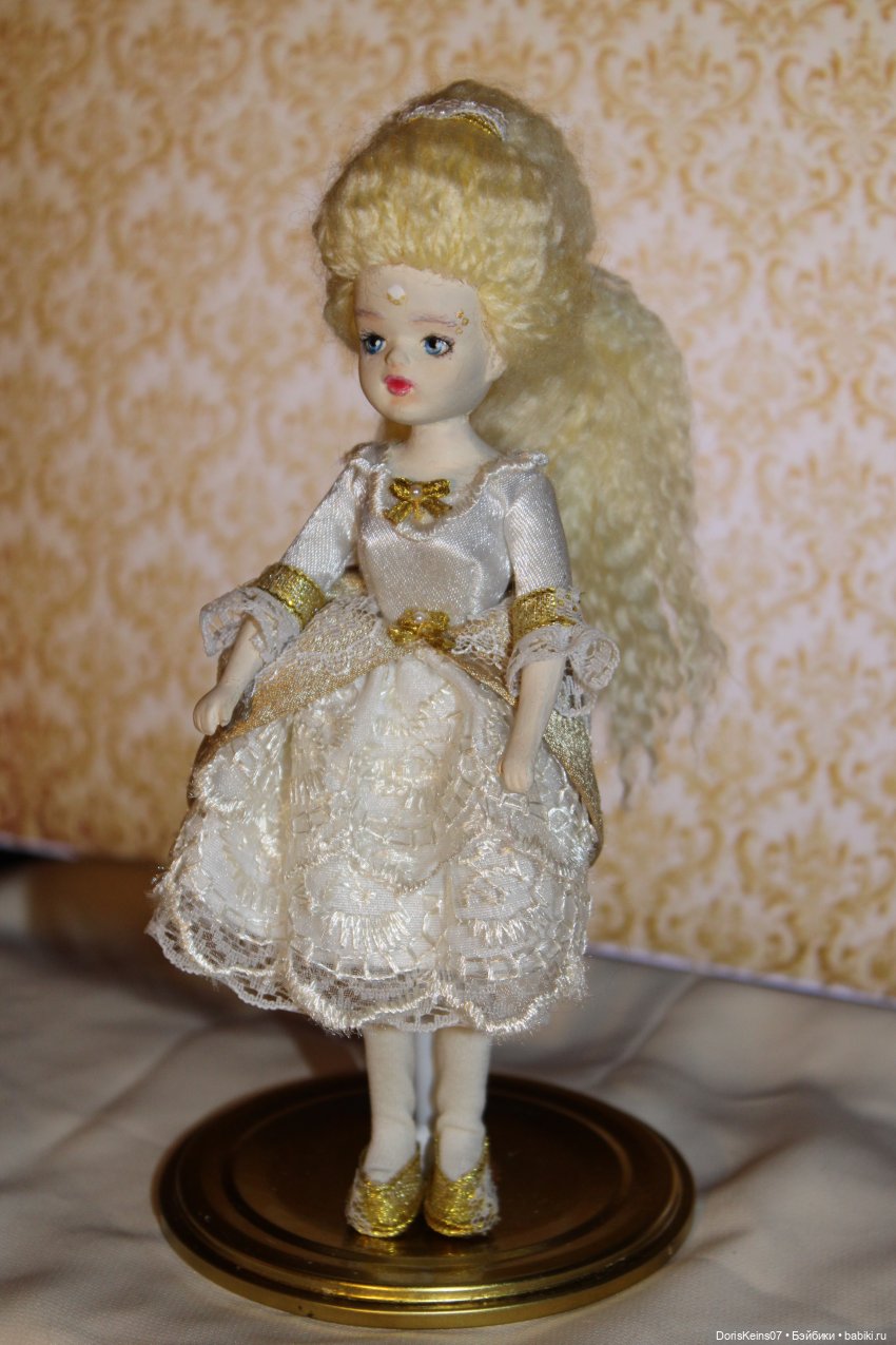 Королевский five-o’clock. Ну а при чём тут старые китайские куклы из 90-х