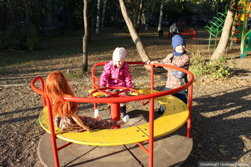 ... из пода-а-аренного ветром крепдешина