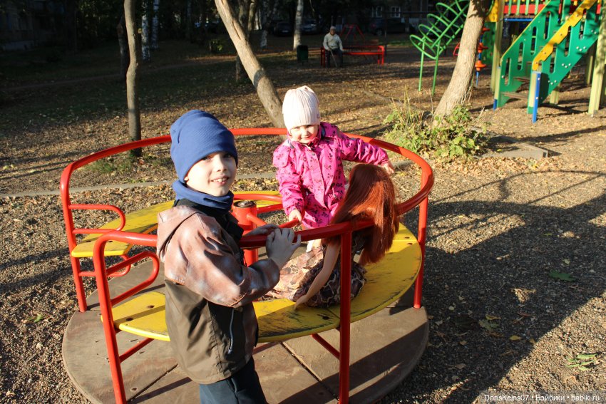 ... из пода-а-аренного ветром крепдешина