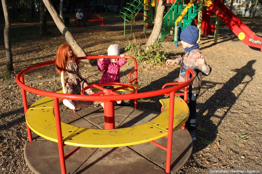 ... из пода-а-аренного ветром крепдешина