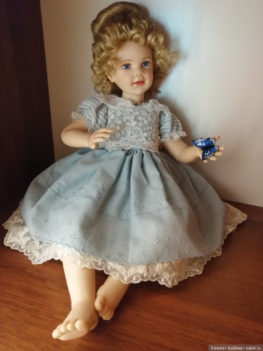 Полочку пока ещё не оформляла)