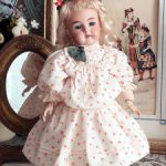 Платье, парик и веночек для антикварной куклы