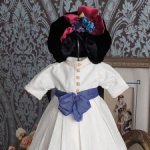 Платье и шляпка для антикварной куклы