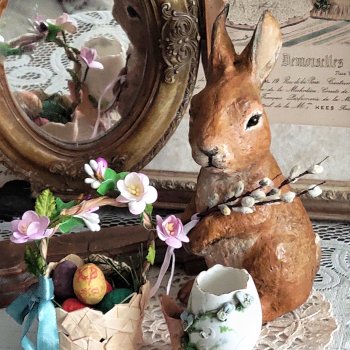 Пасхальный кролик в технике папье-маше