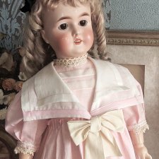 Платье и парик для антикварной куклы