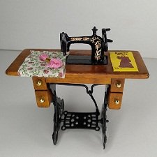 Швейная машинка сувенирная, подойдёт для кукольного домика 1/12, новая