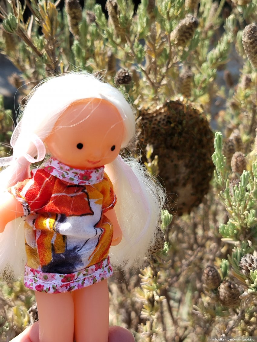 Девочка на качелях — Игрушки СССР и советского детства: резиновые