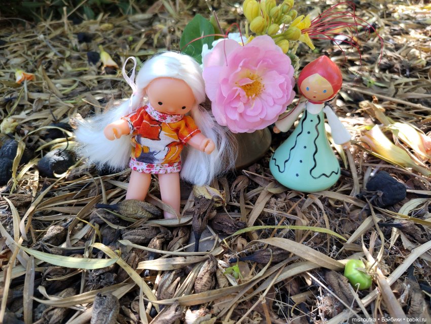 Девочка на качелях — Игрушки СССР и советского детства: резиновые