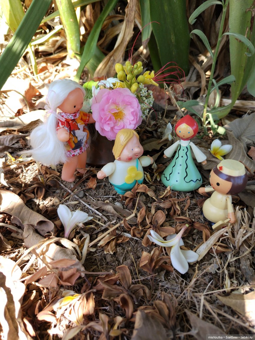 Девочка на качелях — Игрушки СССР и советского детства: резиновые